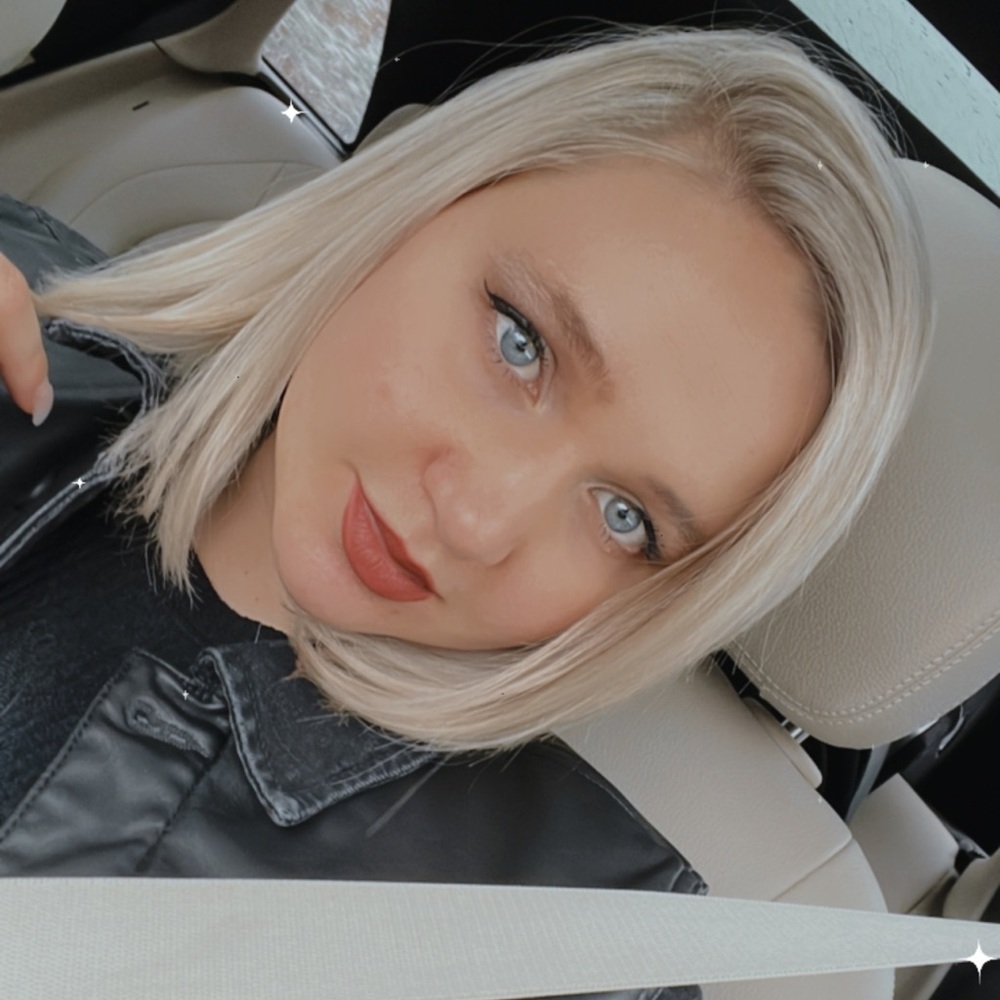Meet your Posher, Alexandra